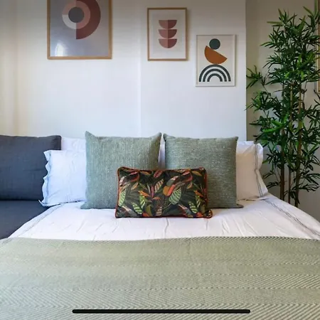New One Bedroom - Center Apartament